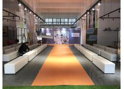 2021春夏新品發(fā)布會(huì)鄭州華之熠長條沙發(fā)租賃出租來幫您